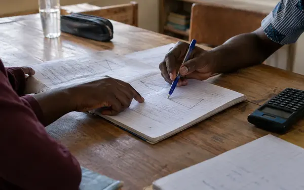 Étude de cas : le tutorat entre pairs pour réduire l'échec en mathématiques au Sénégal